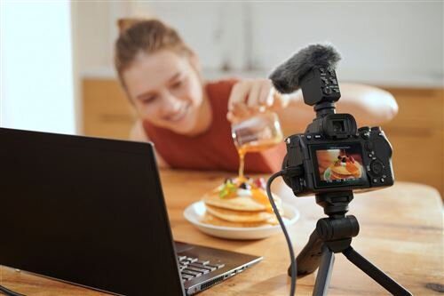 Appareil photo hybride Sony Alpha A7 IV noir + FE 28-70mm f3.5-5.6 – Image 4